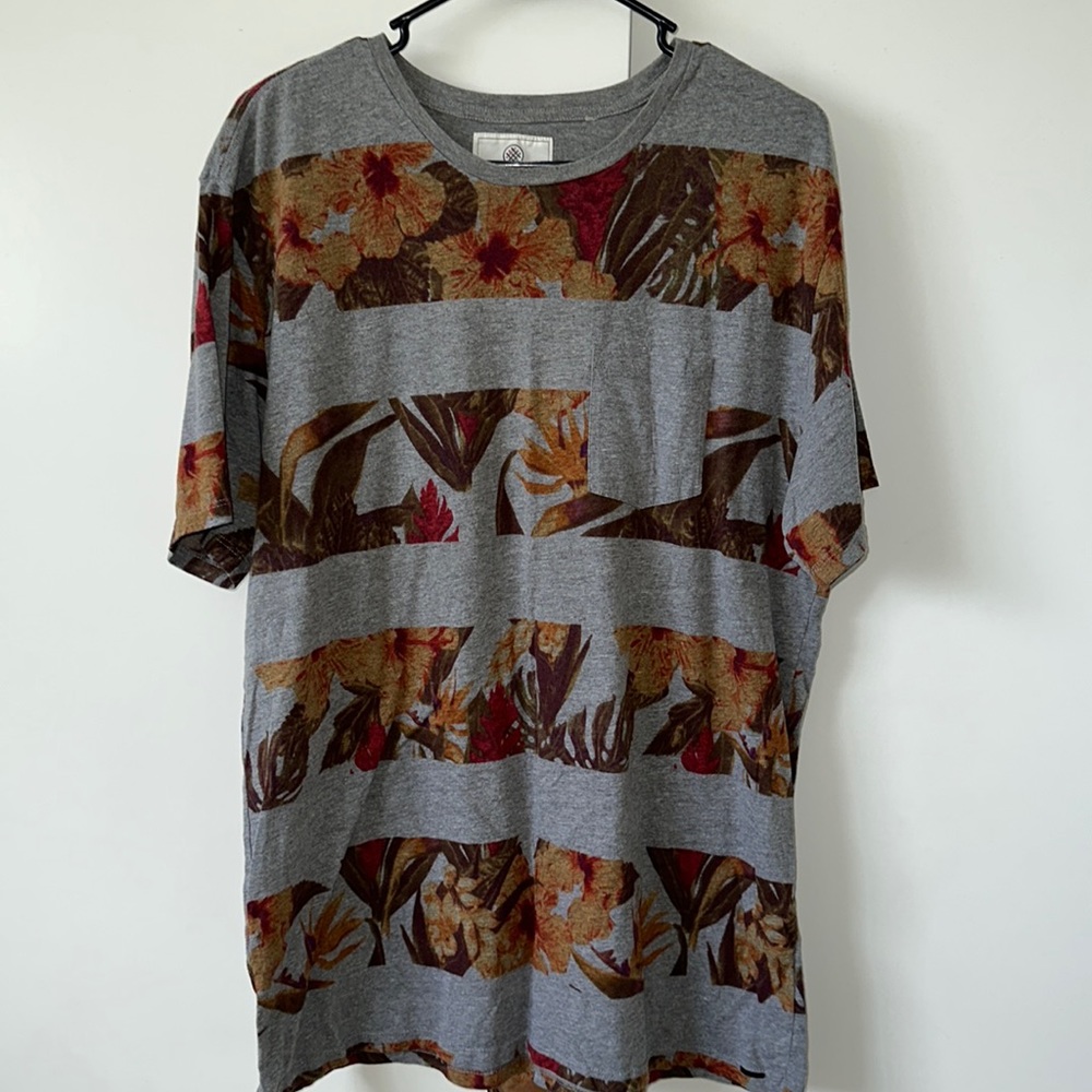 Hawaiian print tee